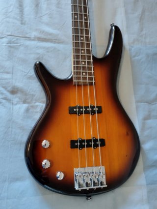 Bajo Ibanez SoundGear zurdo