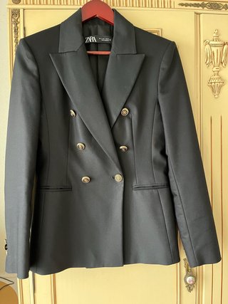 Chaqueta cruzada Zara botones dorados