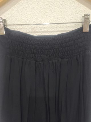 Pantalón Negro de Gasa,con elástico en la cintura.