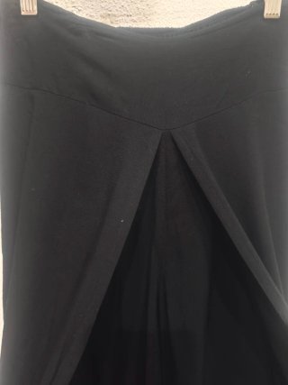Pantalón Negro de Gasa,con elástico en la cintura.