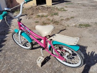Bicicleta infantil rosa y turquesa