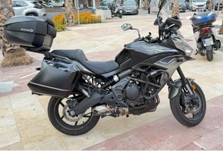Moto Kawasaki Versys 650 2023 Negra