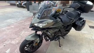 Moto Kawasaki Versys 650 2023 Negra