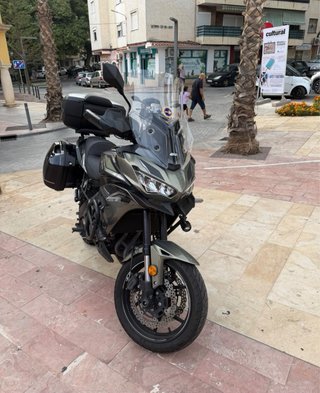 Moto Kawasaki Versys 650 2023 Negra