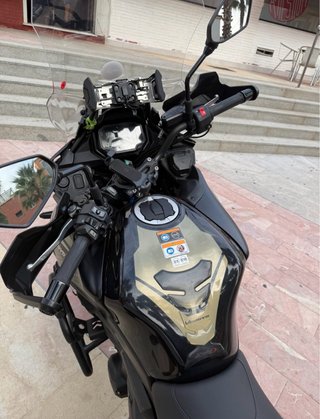 Moto Kawasaki Versys 650 2023 Negra