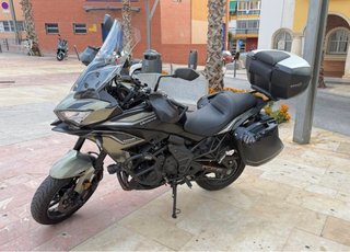 Moto Kawasaki Versys 650 2023 Negra