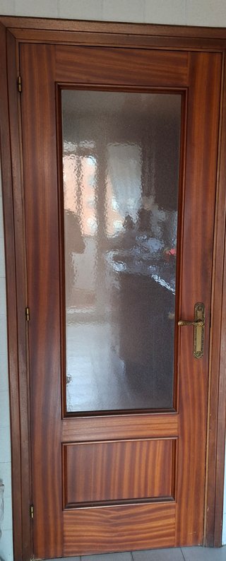 Tres Puertas de interior de madera y 2 con cristal