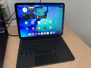 Apple iPad Air 5 M1 64GB Gris + Magic Keyboard