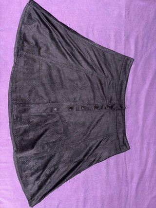 Falda negra corta