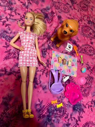 Barbie con perritos y accesorios