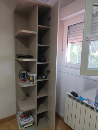 Estantería con Puerta y Baldas