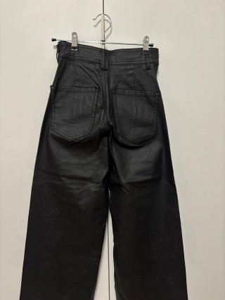 Pantalones efecto piel Stradivarius negros