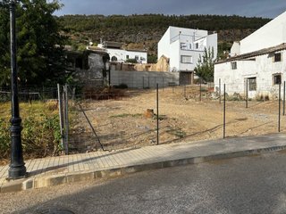 Solar de 265 m2 con vistas y orientación sur