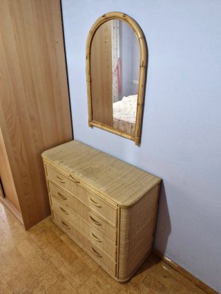 Cajonera de mimbre + espejo.