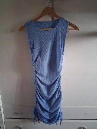 Vestido canalé azul fruncido