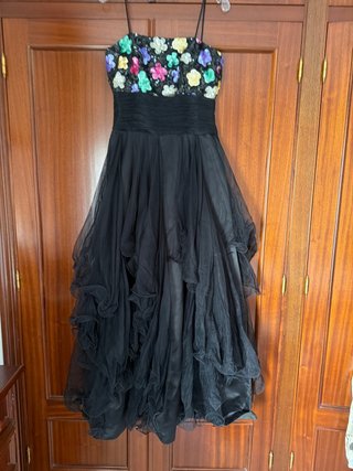 Vestido de fiesta negro con flores