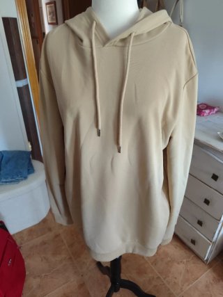 Sudadera con capucha beige