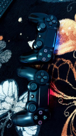 Mando PS4 DualShock 4 50€ ambos ,30€ uno , origina