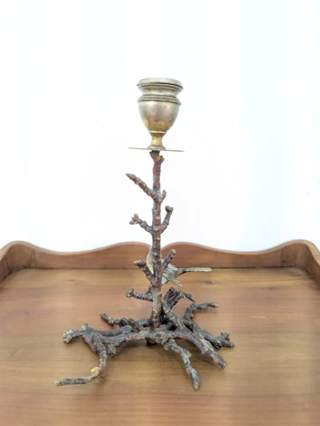 Antiguos candelabros victorianos de bronce .