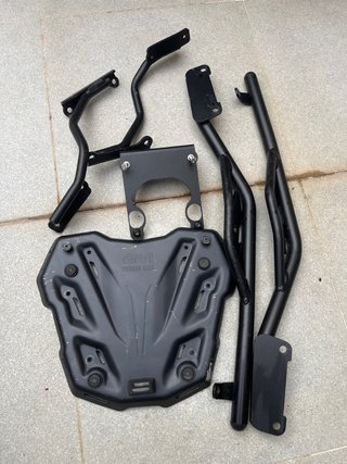 Herrajes Top case Givi Trekker Yamaha Ténéré 700