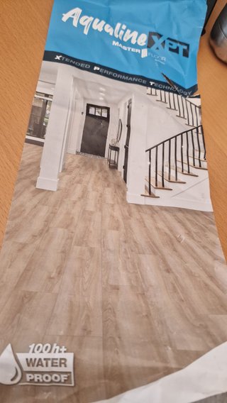 Suelo laminado Aqualine XPT Roble 8mm