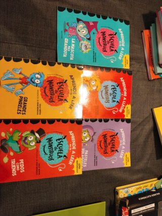 Lote 5 libros escola.mounstrous