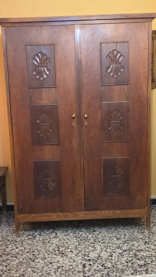 Armario Antiguo de Madera