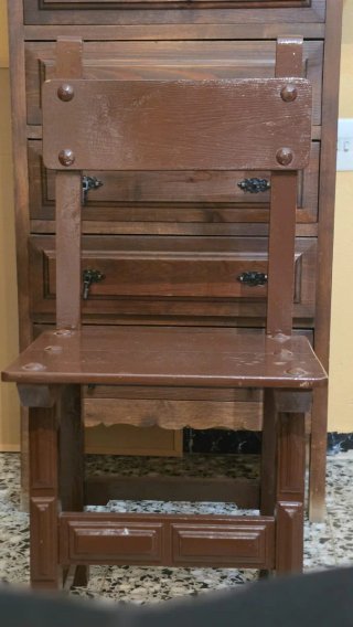 Silla antigua de madera