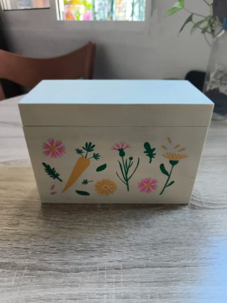Caja de madera decorada