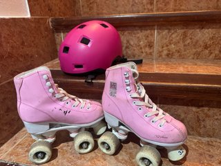 Patines rosas niña y casco rosa