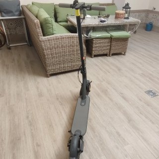 Patín Eléct Xiaomi + Cargador + Rueda y poco uso