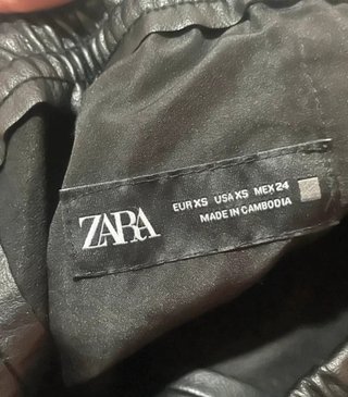 Pantalón Efecto Piel Zara XS