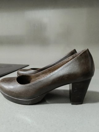 Zapatos de tacón marrones
