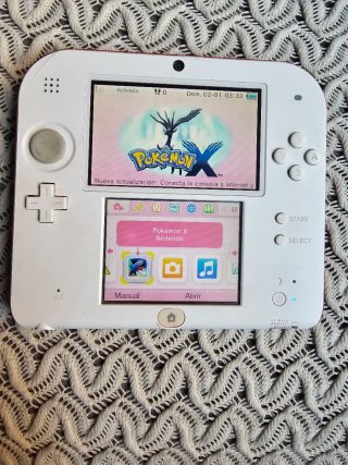 Nintendo 2DS Bianca con Pokémon