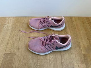 Zapatillas Nike Run Swift rosas mujer