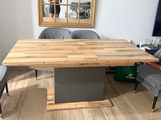 Mesa de Comedor de Madera