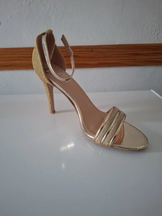 Zapatos de Fiesta Tacón Dorado Talla 39