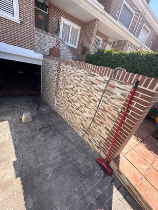 “Reformas de baños, cocinas y pintura”.