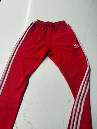 Pantalón chándal Adidas rojo