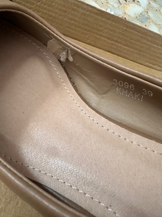 Zapatos de tacón bloque beige y negro