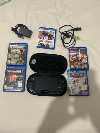 PS Vita (PlayStation Vita) con 4 giochi