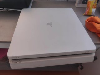 PS4 (PlayStation 4) Bianca