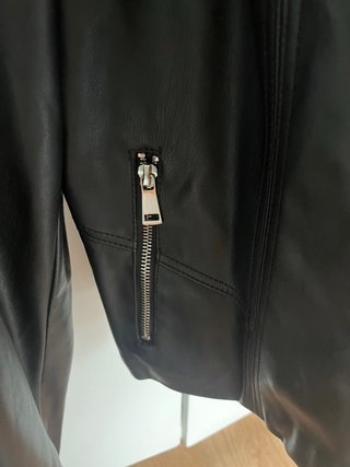 Chaqueta de cuero Stradivarius negra