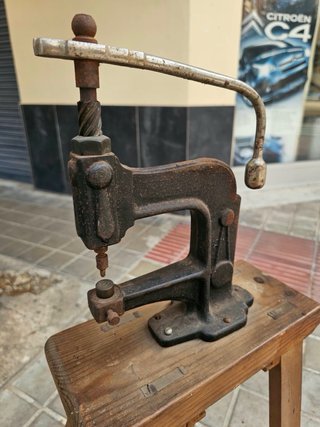 Máquina Antigua de Hierro