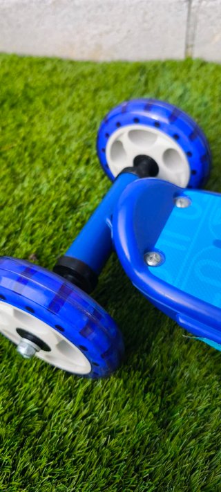 Patinete de tres ruedas Molto azul