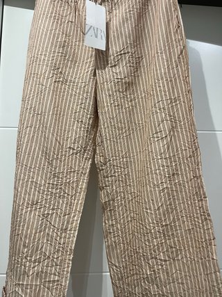 Pantalón Zara rayas efecto arrugado