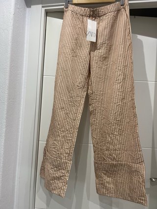 Pantalón Zara rayas efecto arrugado