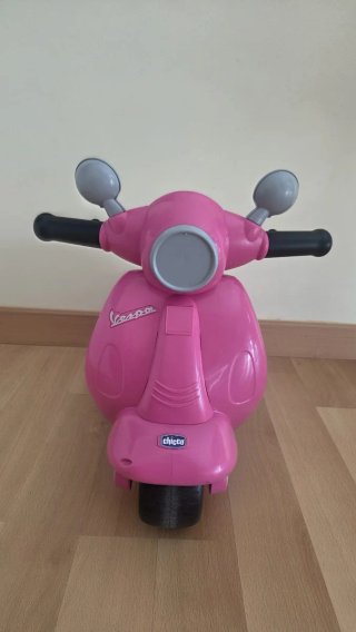Correpasillos Moto Vespa Chicco Rosa