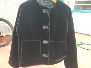 Cazadora pelo corto negra Talla M