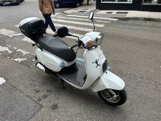 Daelim Besbi 125 (Carnet B)